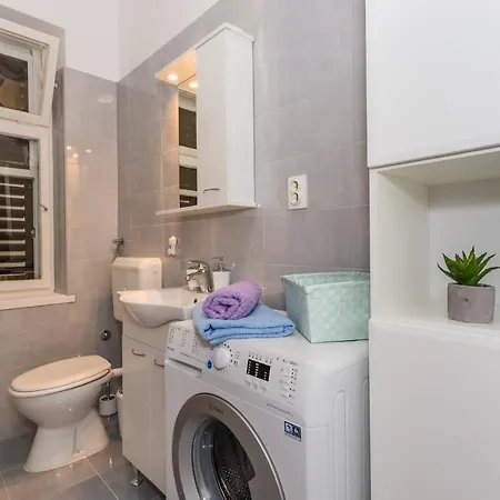 公寓 Comfortable Modern With Shaded Patio
