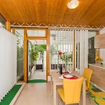 Comfortable Modern With Shaded Patio Split