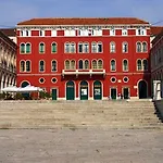 Apartman Comfortable Modern With Shaded Patio *
