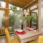 Apartman Comfortable Modern With Shaded Patio Split