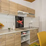 Apartman Comfortable Modern With Shaded Patio
