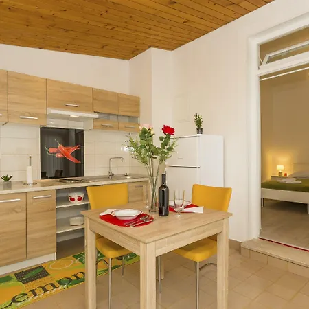 아파트 Comfortable Modern With Shaded Patio *