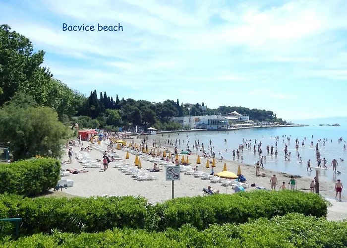 Comfortable Modern With Shaded Patio Apartament Split