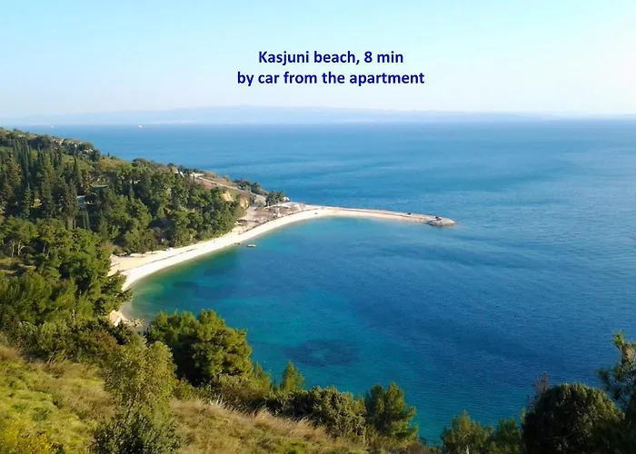 Comfortable Modern With Shaded Patio Apartament Split