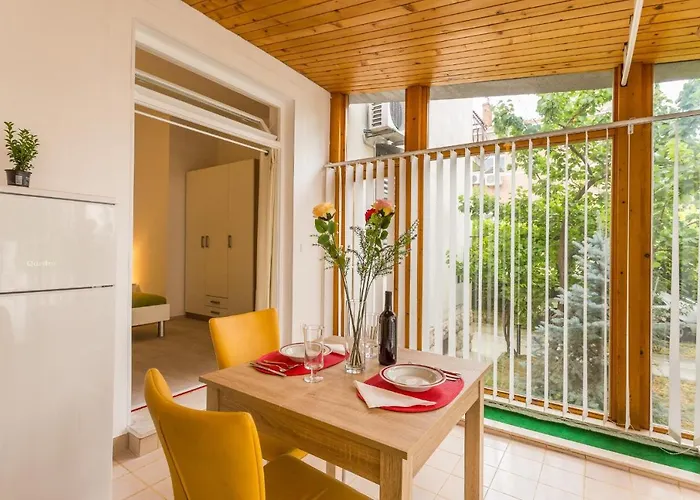 Apartament Comfortable Modern With Shaded Patio