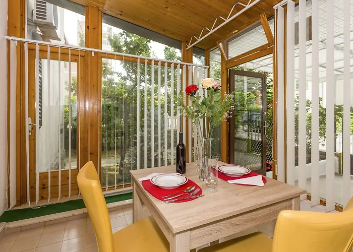 Apartamento Comfortable Modern With Shaded Patio Split