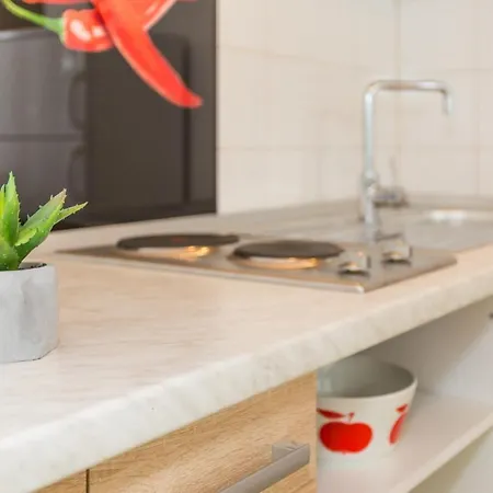 Comfortable Modern With Shaded Patio *