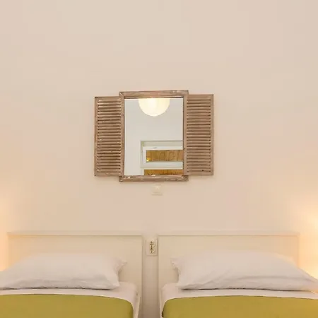 Comfortable Modern With Shaded Patio Appartement *