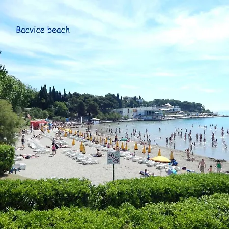 Comfortable Modern With Shaded Patio Appartement Split