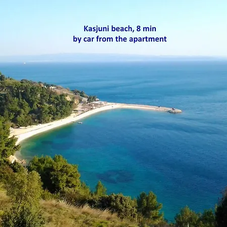 Comfortable Modern With Shaded Patio Appartement Split