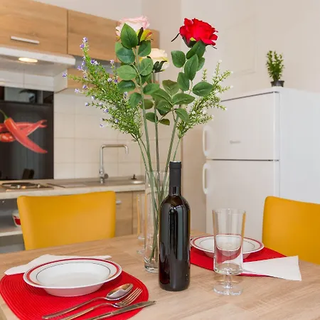 Lägenhet Comfortable Modern With Shaded Patio