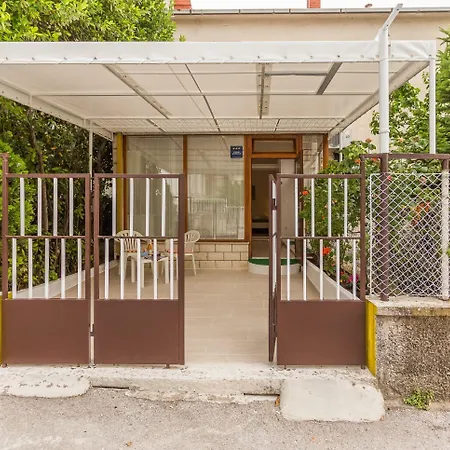 Comfortable Modern With Shaded Patio Lägenhet Split