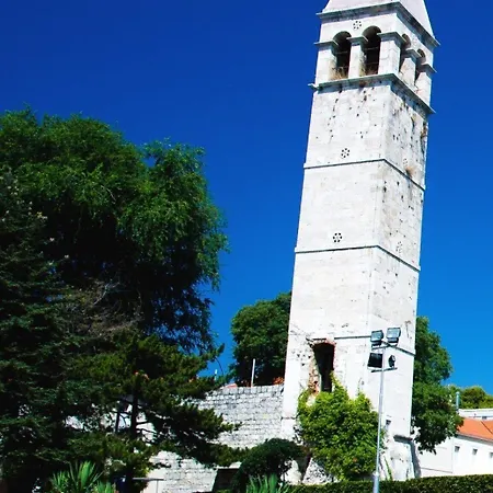 Comfortable Modern With Shaded Patio * Split