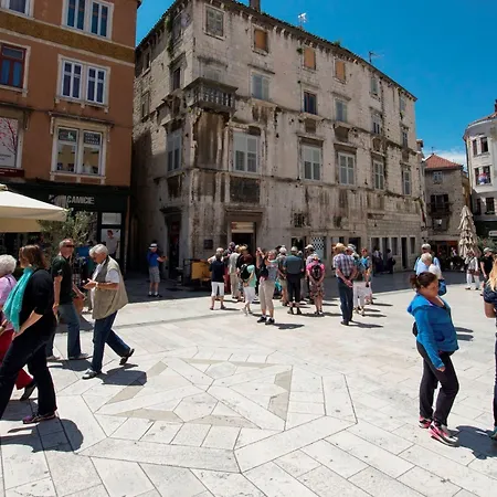 Lägenhet Comfortable Modern With Shaded Patio Split