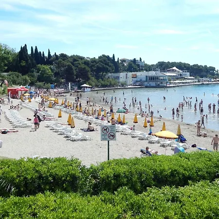 Comfortable Modern With Shaded Patio Lägenhet *