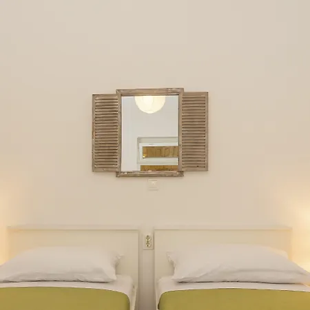 Comfortable Modern With Shaded Patio Appartement