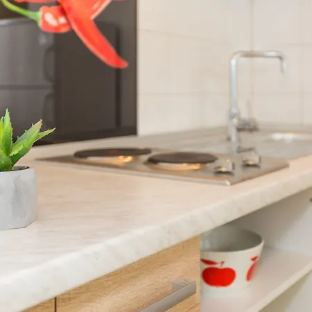 Comfortable Modern With Shaded Patio Split