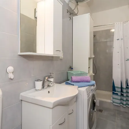 Lägenhet Comfortable Modern With Shaded Patio Split