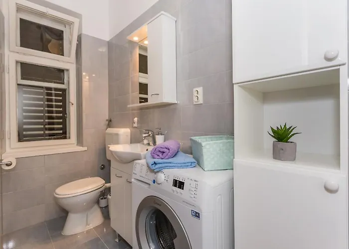 Apartamento Comfortable Modern With Shaded Patio