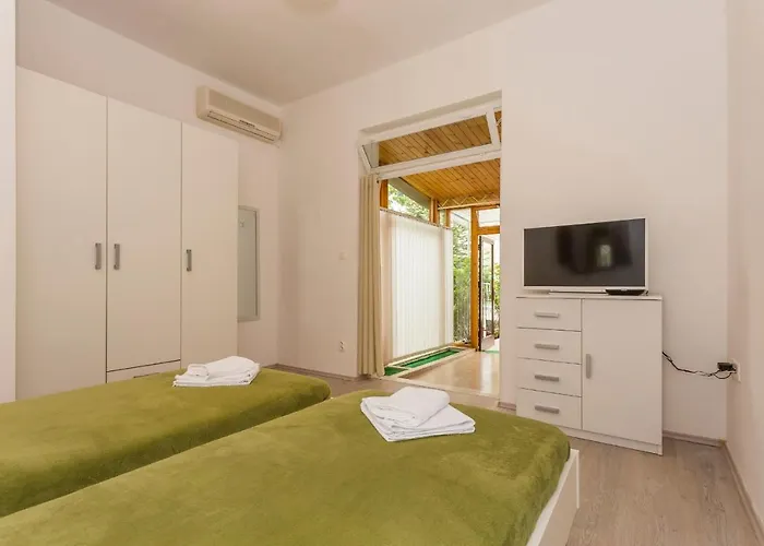 Apartamento Comfortable Modern With Shaded Patio Split