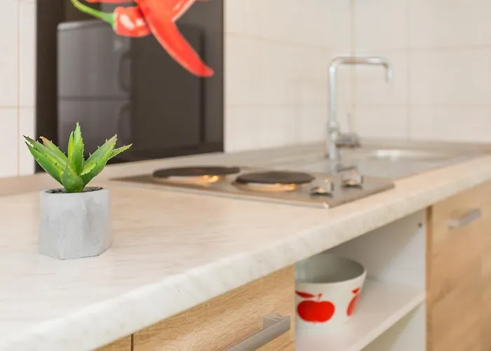 Comfortable Modern With Shaded Patio *