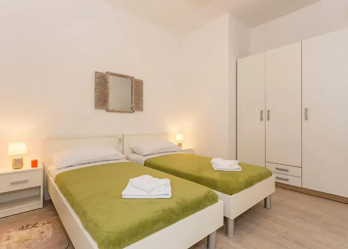 Apartamento Comfortable Modern With Shaded Patio *