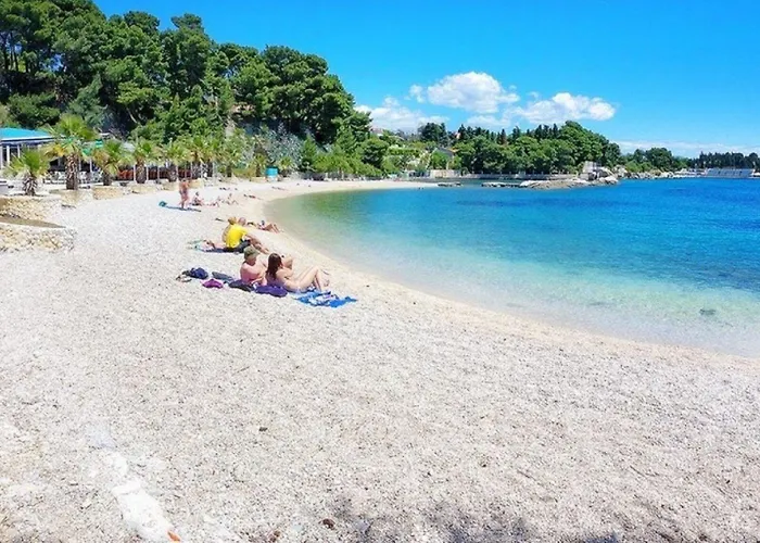 Comfortable Modern With Shaded Patio * Split