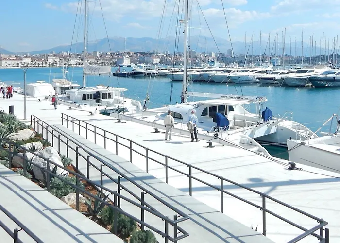 Comfortable Modern With Shaded Patio Apartamento