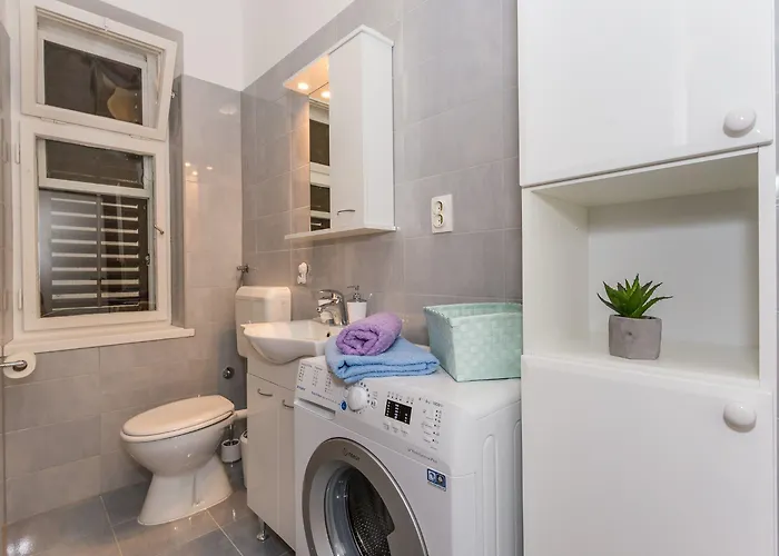 Apartamento Comfortable Modern With Shaded Patio *