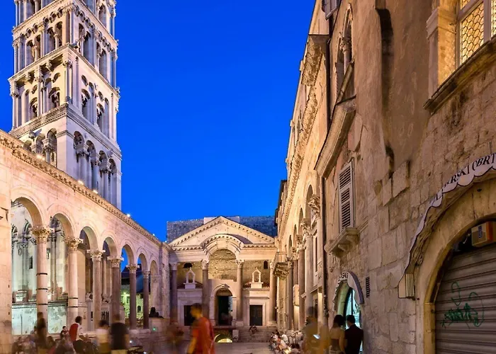 Comfortable Modern With Shaded Patio Apartamento Split